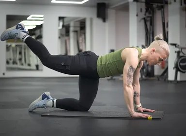 7 účinných cviků na zadek ukazuje kondiční trenérka